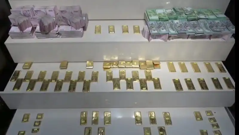Van Havalimanı'nda Kaçak Altın ve Para Yakalandı: Detaylar Hemen Burada!