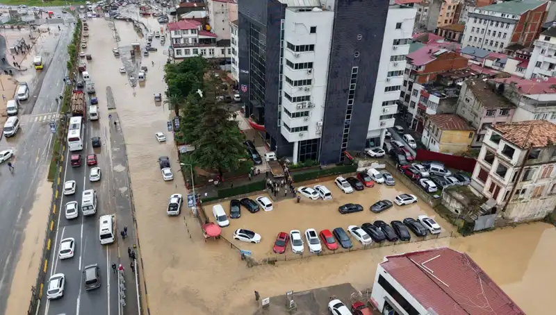 Trabzon'daki Sel Felaketi: Çamur Deryasında Kayıp Kişiyi Arama Kurtarma Faaliyetleri Sürüyor
