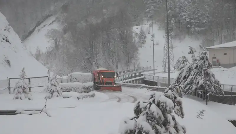 Bolu Dağı'nda Kar Yağışı Etkisi: Kış Manzaraları ve Alınan Önlemler