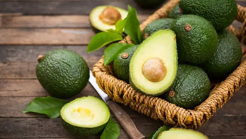 Avokado: Sağlıklı Bir Süper Gıda mı, Yoksa Gizli Tehlikeler mi Barındırıyor?
