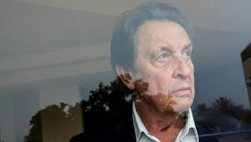 Elon Musk’ın Babasından Şok Edici İtiraf: İşlediği 3 Cinayet ve Kızı Üzerine Sıradışı Açıklamalar