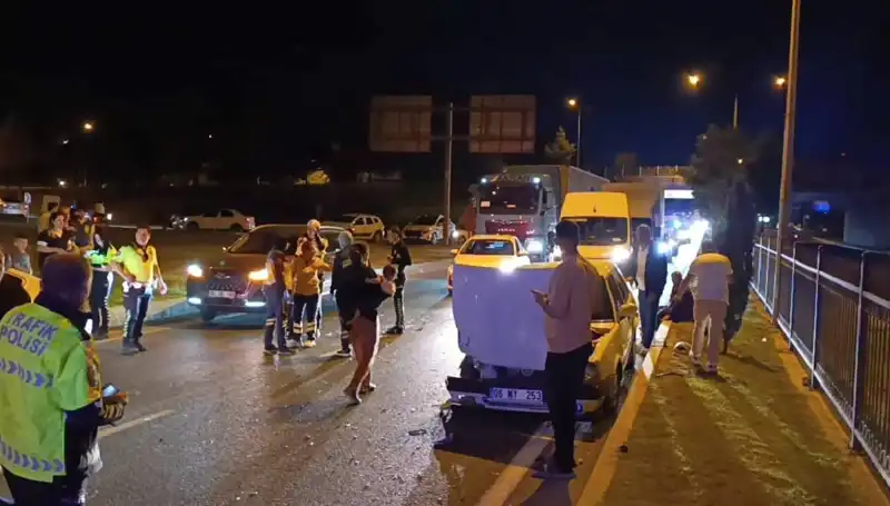 Otoyolda 'Geri Dönüş' Kazası: İki Çocuk ve İki Yetişkin Yaralı