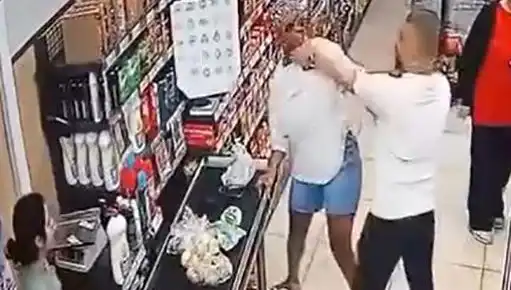 Marketin Kasa Sırasında Yaşanan Şok Olay: Çocuğunun Önünde Kadına Saldırdı!