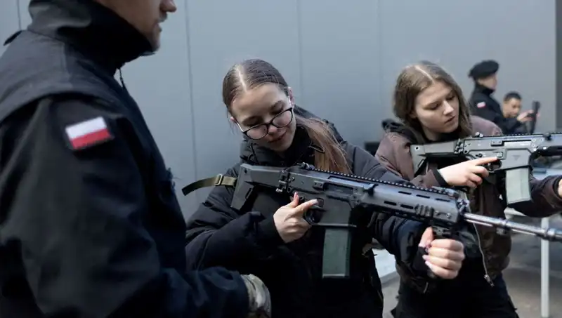 Polonya, Savaş Hazırlığı Kapsamında Sivillerin Askeri Eğitime Katılmasını Sağlıyor