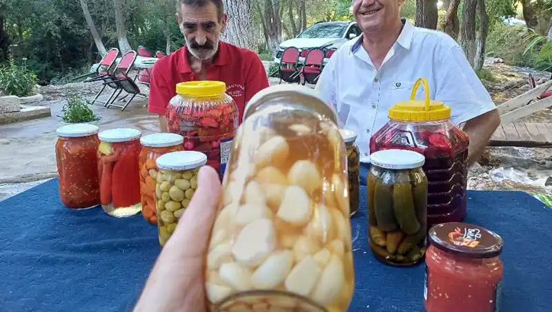 Araban Sarımsağı ile Hazırlanan Turşu: Şifa Kaynağı ve Lezzetin Buluşması