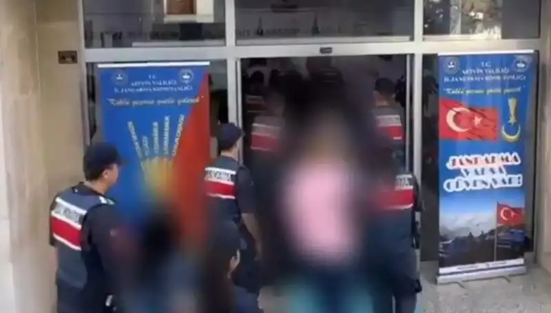 Türkiye Genelinde FETÖ Operasyonunda Şok Tutuklamalar: 65 Kişi Gözaltına Alındı
