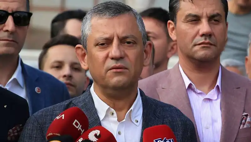 Özgür Özel Bayram Mesajında Duygusal Anlamlar Taşıyor