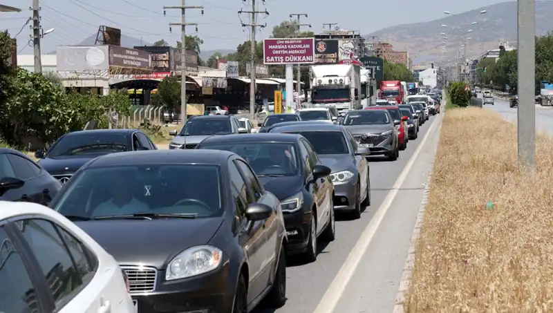 Aydın-Muğla arasında 60 kilometrelik dev araç kuyruğu sürücülere zor anlar yaşatıyor!