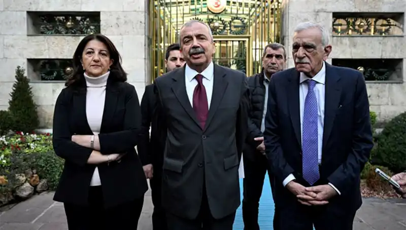 İmralı Heyeti Siyasi Parti Ziyaretlerine Başladı: Erdoğan Görüşmesi İçin Gözler Üzerinde