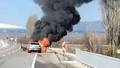 Kütahya'da Seyir Halindeki Otomobil Yangını: Korku Dolu Anlar