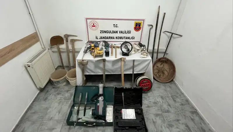 Çaycuma'da Kaçak Kazı Yapan 5 Kişi Polisi Sıkı Takip Sonucu Yakalandı