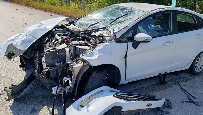 Çanakkale'de Korkutan Trafik Kazası: İki Yaralı Hastaneye Kaldırıldı