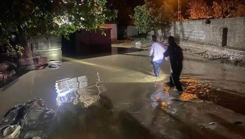 20 Dakikalık Yağmur Felaketi: Çöken Evler ve Boşaltılan Alanlar