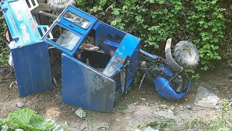 Kontrolden Çıkan Pat Pat Aracı Dereye Devrildi: İki Kişi Yaralandı
