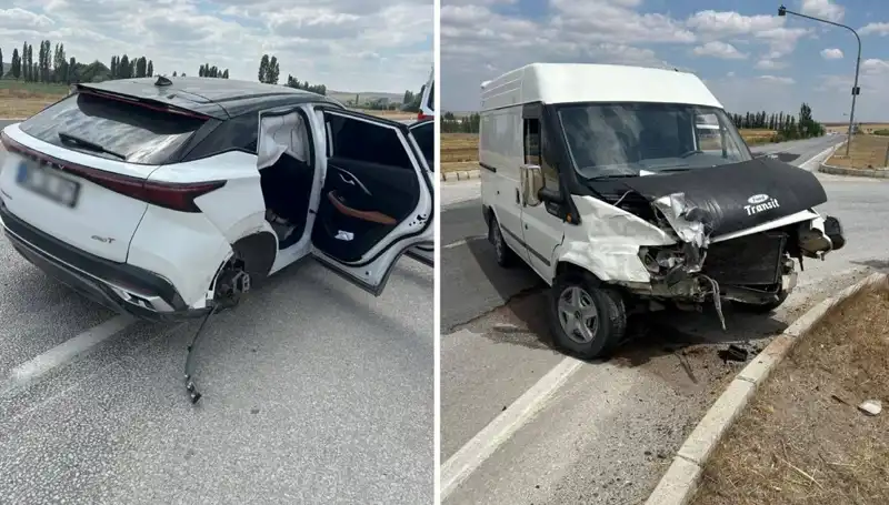 Çorum’da Korkutan Kaza: İki Araç Kafa Kafaya Çarpıştı