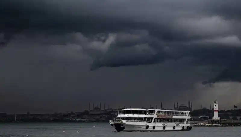 İstanbullulara Uyarı: Meteoroloji Haftasonu İçin Sağanak Yağış Tahmin Ediyor!