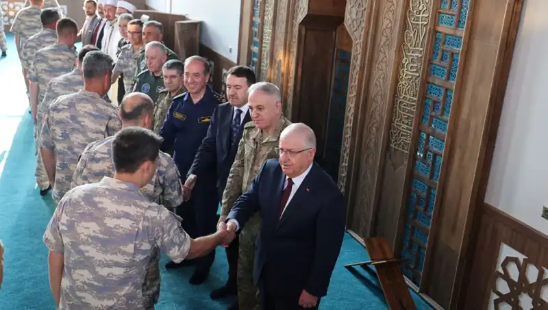 Yaşar Güler, Mehmetçikle Bayramda Bir Araya Gelerek Moral Verdi