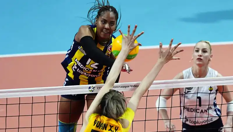 Fenerbahçe, VakıfBank'ı 3-0 Yenerek Avrupa'da Zirveye Yerleşti
