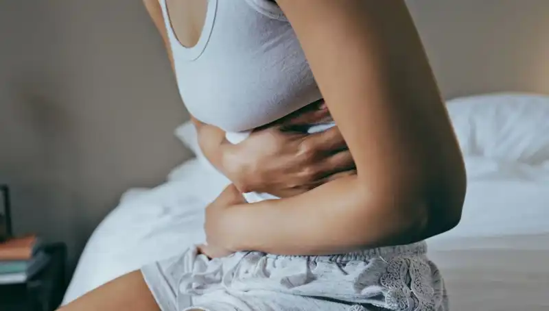 22 Yaşında Bağırsak Kanseri Teşhisi: Belirtileri Göz Ardı Etmeyin!