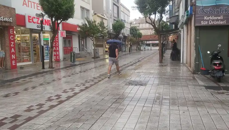 Kırklareli'nde Sel Tehlikesi: Sağanak Yağış Hayatı Olumsuz Etkiledi