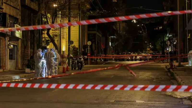 Atina’da Şüpheli Çanta Patladı: Sokaklar Gergin, Halk Endişeli